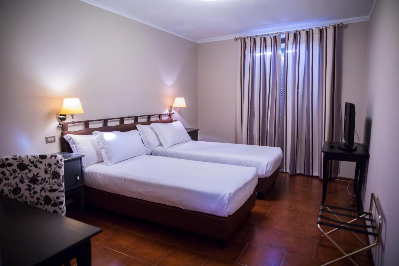 Bastimento Hotell Fiorenzuola dʼArda Exteriör bild